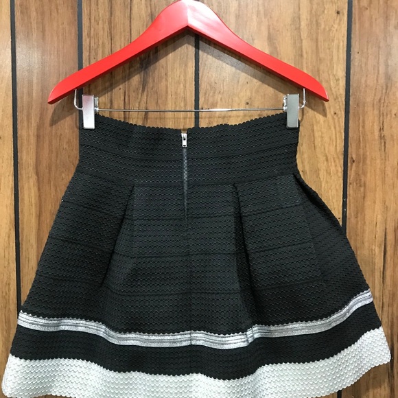 Y2K Black and Silver high Waisted Skater Skirt Women’s Size Large - Picture 5 of 11